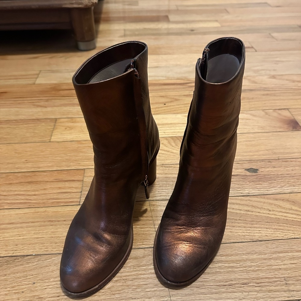 Pour La Victoire Iris Booties Copper Leather Brown/Gold  Size: 8 super cute
